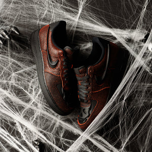NIKE AIR FORCE 1 RETRO QS 'HALLOWEEN' - BLACK/CRIMSON
