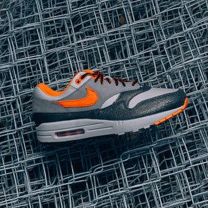 HUF X NIKE AIR MAX 1 SP - ANTHRACITE/BRILLIANT ORANGE