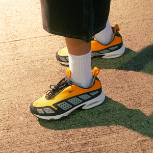 WOMEN'S NIKE AIR MAX SUNDER - CANYON GOLD/DEEP OCEAN